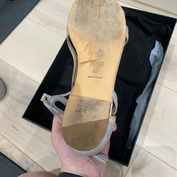 Hugo Boss grey/light peach sandals US 7 - Picture 5 of 14